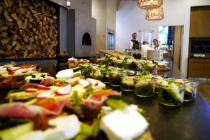 Tagungshotel in Oberbayern. Pause mit gesundem Essen.