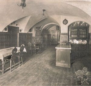Altes schwarz-weiß Bild der Räumlichkeiten des Hotel Lindner