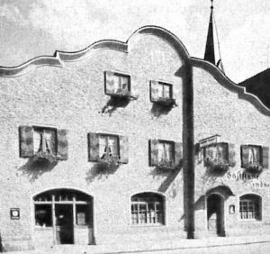 Altes schwarz-weiß Bild der Außenansicht des Hotel Lindner